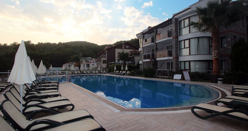 GOLDEN LIFE HEIGHTS DELUXE HOTEL +13 age