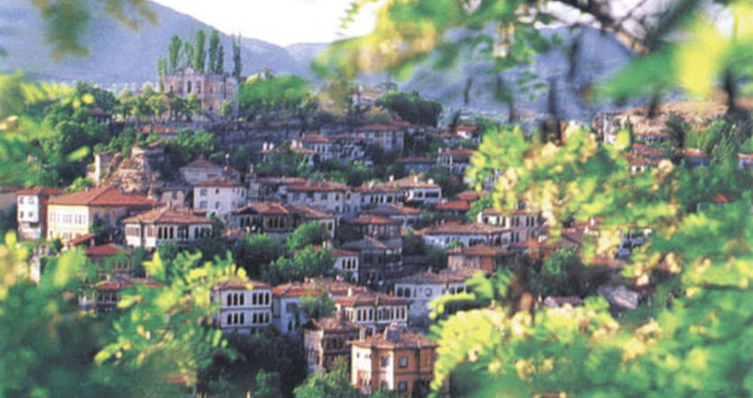 Ramazan Bayramı Özel Batı Karadeniz Abant Safranbolu Amasra Turu (1 Gece Konaklamalı)